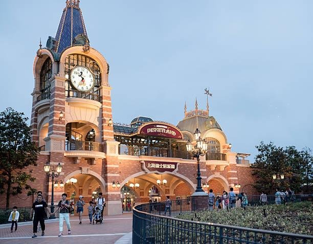 Exploring the Enigmatic World of Disneyland Entertainment Hosts